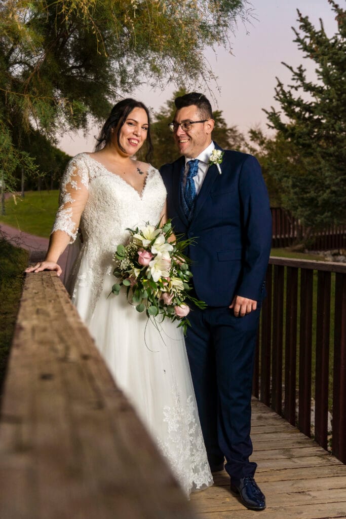 Boda Cris & Oscar Fotos de boda, sesión de fotos de los novios, Parque De María Audena -Seseña